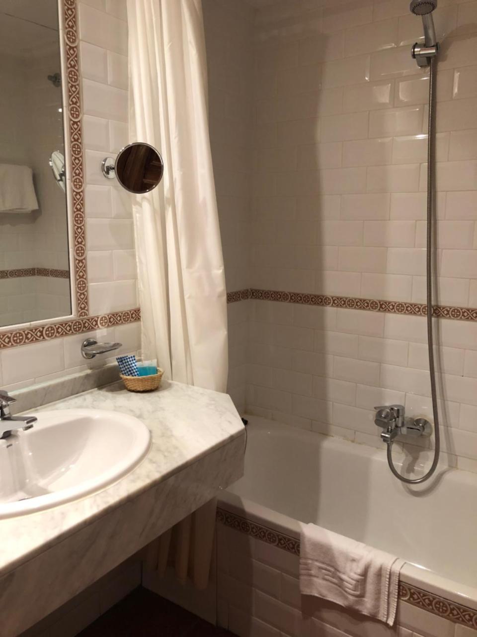 Hotel Rey Chindasvinto Covarrubias Εξωτερικό φωτογραφία