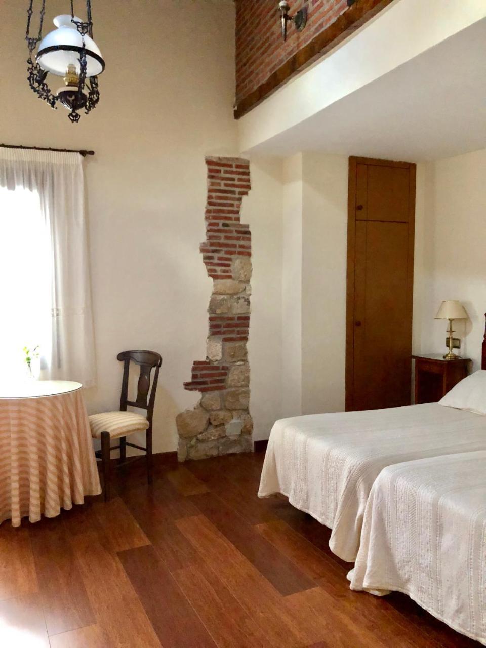 Hotel Rey Chindasvinto Covarrubias Εξωτερικό φωτογραφία