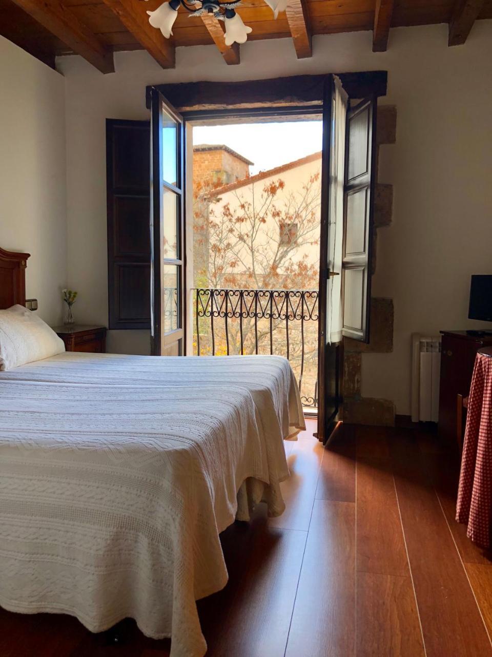 Hotel Rey Chindasvinto Covarrubias Εξωτερικό φωτογραφία
