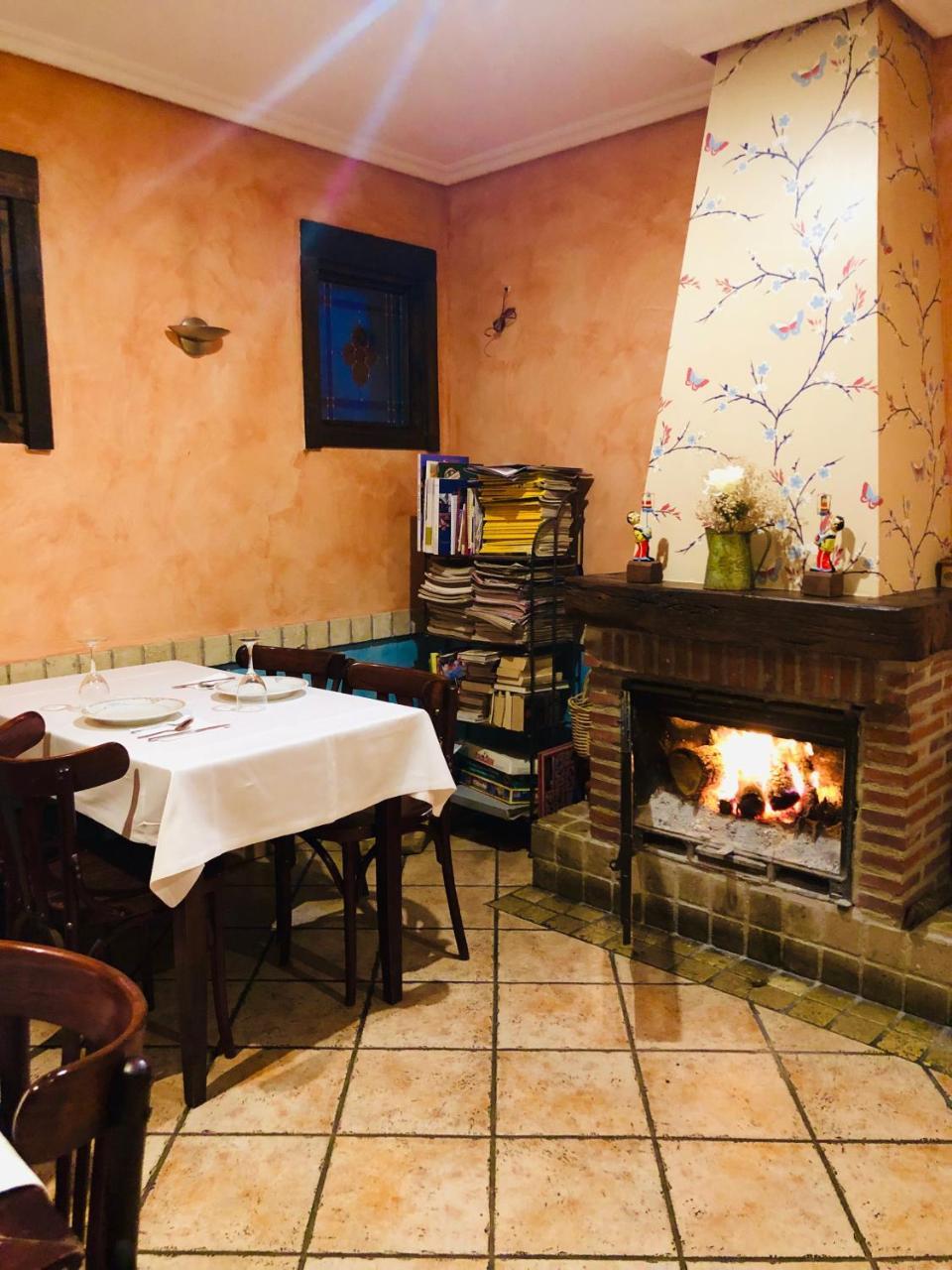 Hotel Rey Chindasvinto Covarrubias Εξωτερικό φωτογραφία